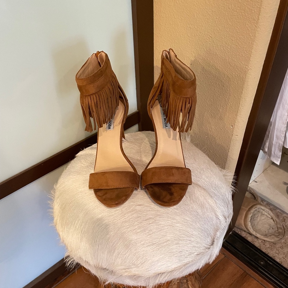FABULOUS/SEXY/SUEDE ANKLE WRAPPED MOCCASIN STYLE HEALED SANDALS